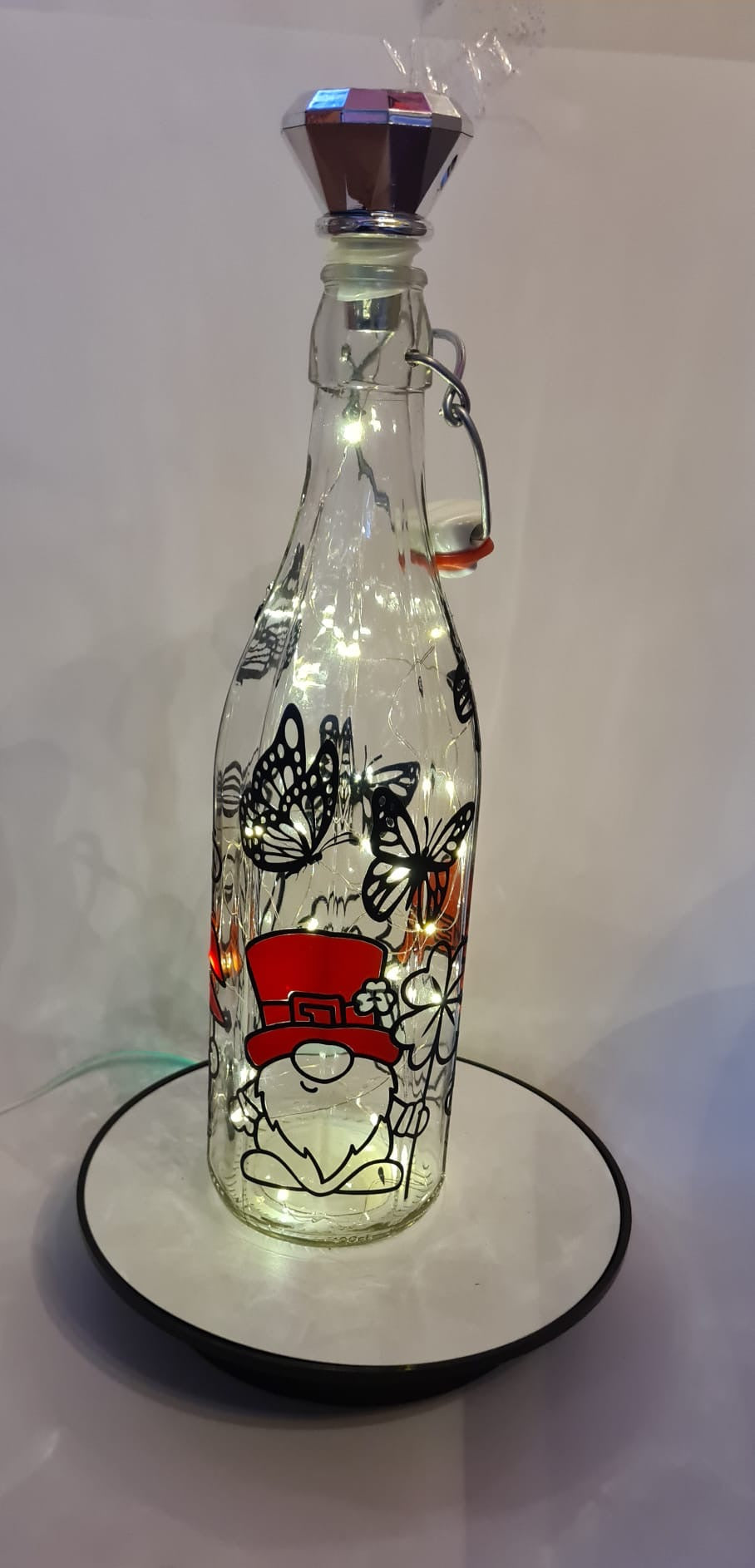 Dekoflasche mit Zwergen – Solarlicht für Garten & Zuhause