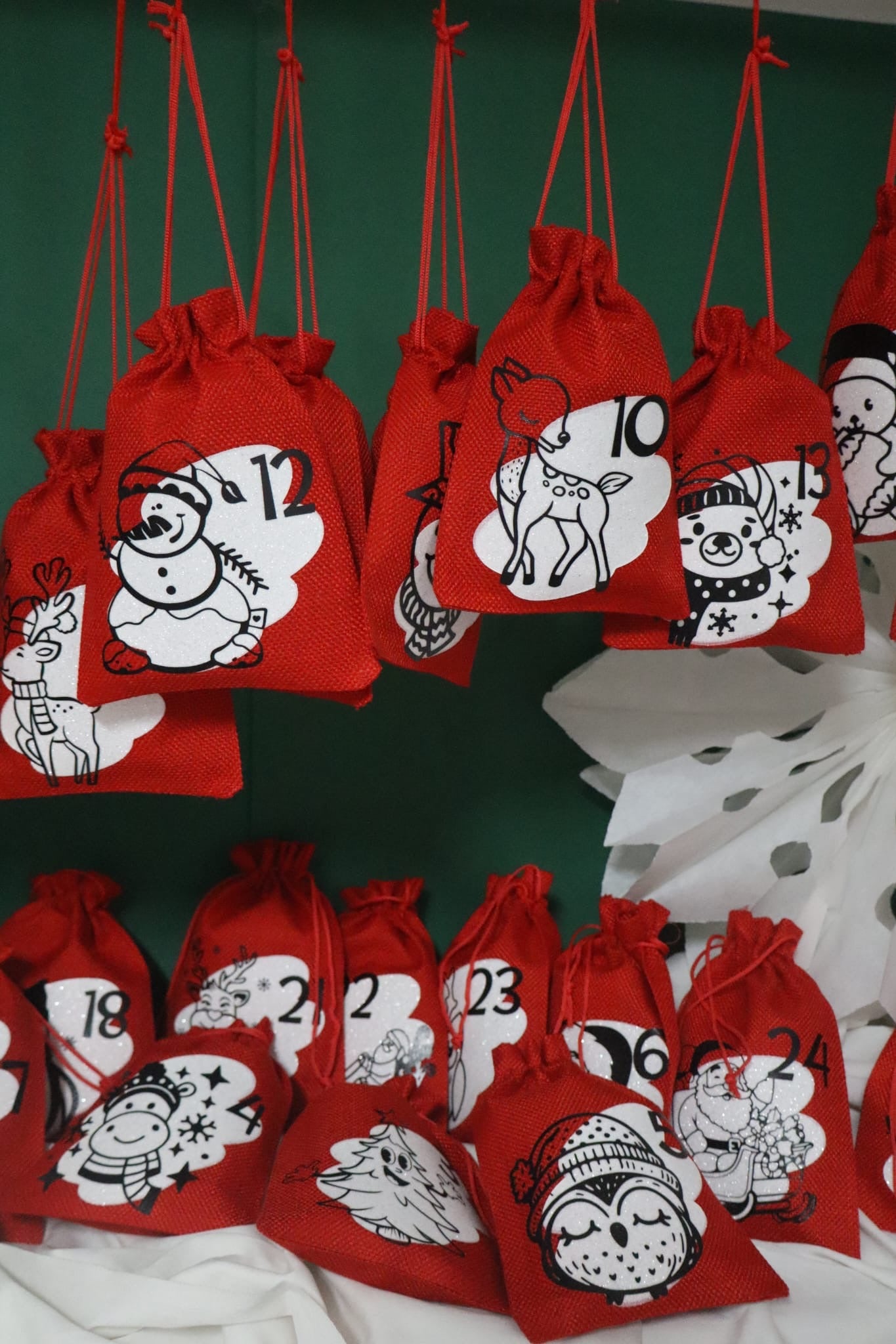 Adventskalender aus Stoff – 24 Beutel zum Befüllen