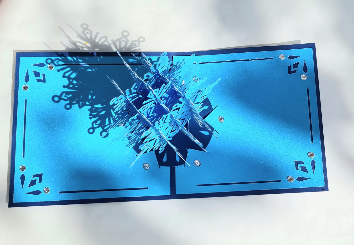 3D-Schneeflockenkarte – Winterzauber in Blau und Silber