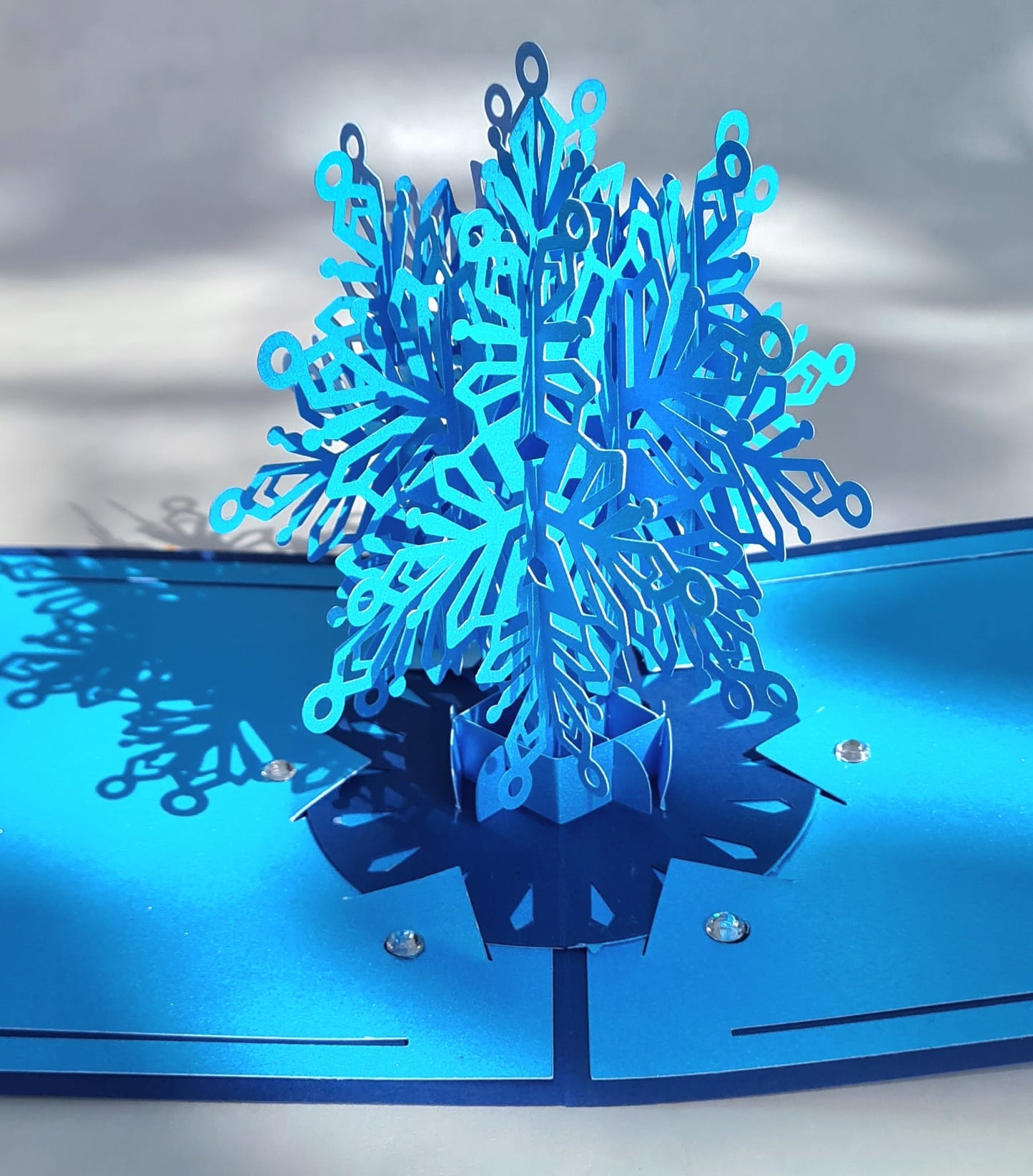 3D-Schneeflockenkarte – Winterzauber in Blau und Silber