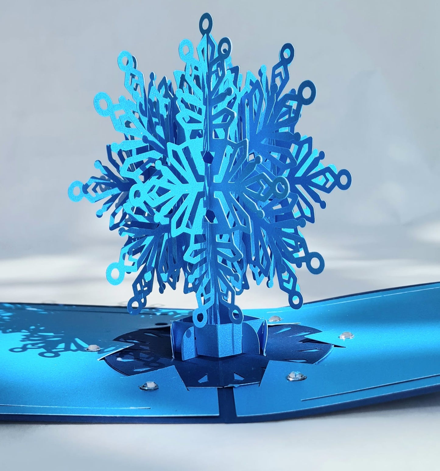 3D-Schneeflockenkarte – Winterzauber in Blau und Silber