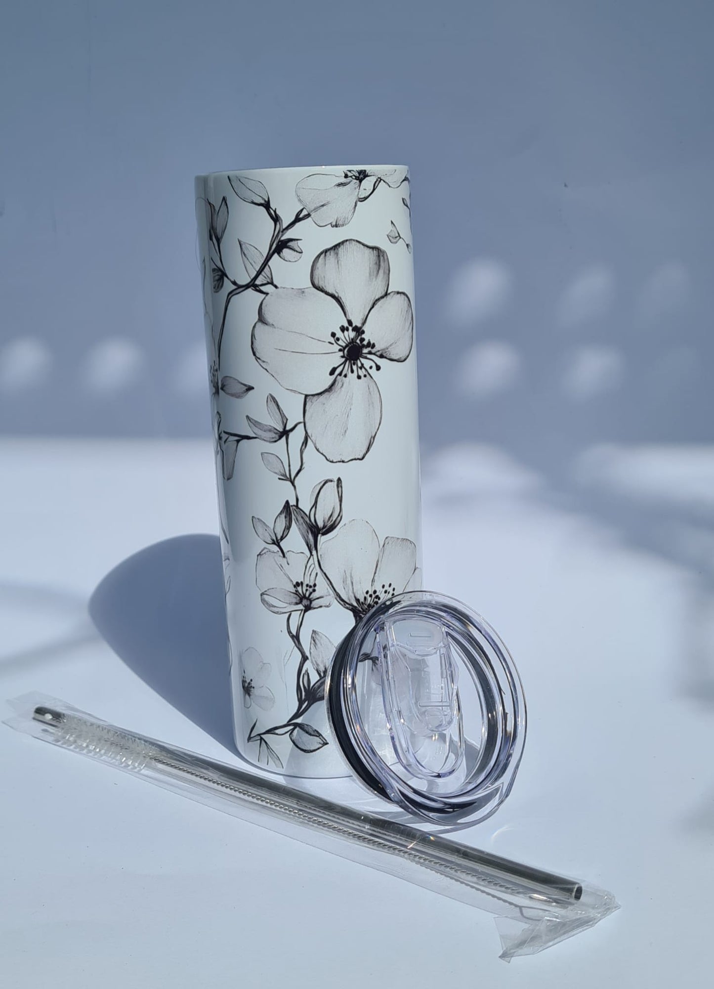 Minimalistische Blumen Thermobecher – 600 ml Genuss to go