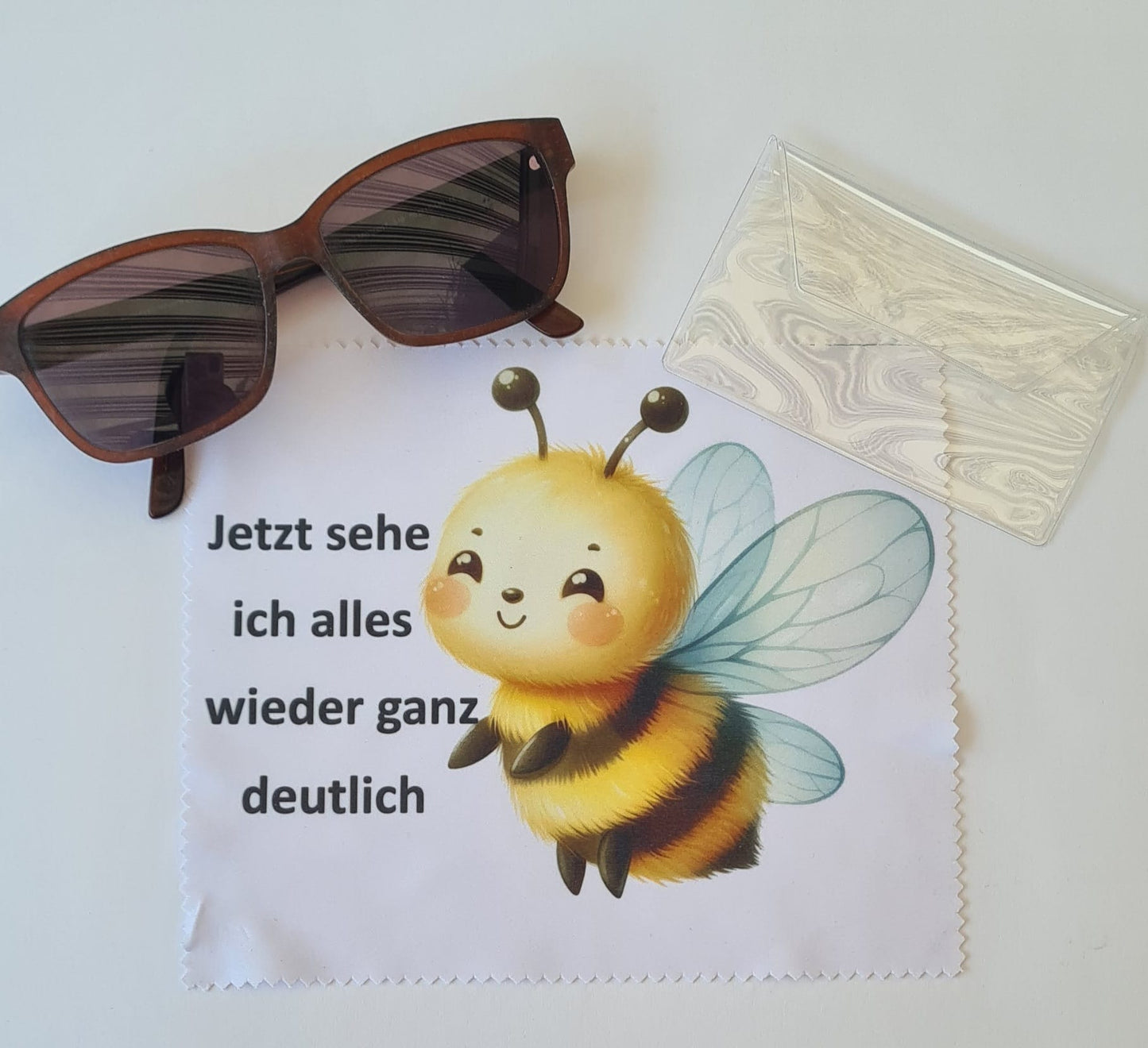 Brillenputztuch mit Biene – 18 x 15 cm