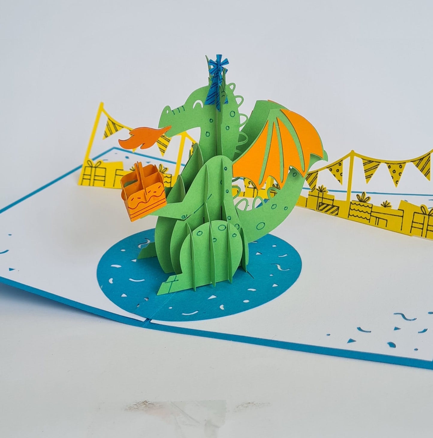 🐉 Handgefertigte 3D-Pop-Up Karte – Drache mit Geburtstagskuchen